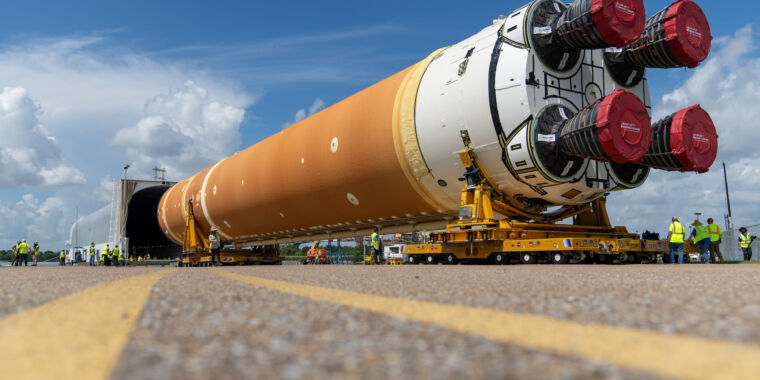 rocket-report:-firefly’s-ceo-steps-down;-artemis-ii-core-stage-leaves-factory