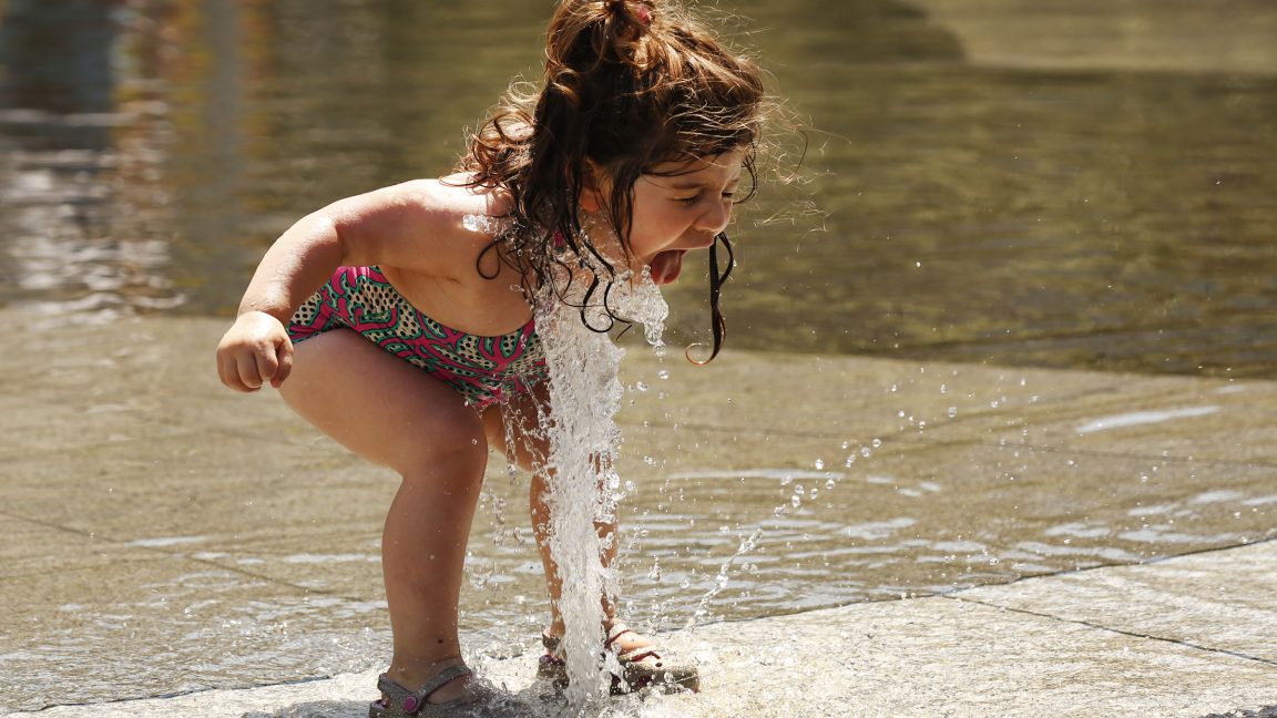 splash-pads-really-are-fountains-of-fecal-material;-cdc-reports-10k-illnesses