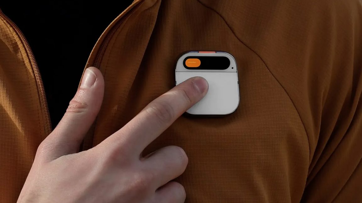 “truly-a-middle-finger”:-humane-bricking-$700-ai-pins-with-limited-refunds