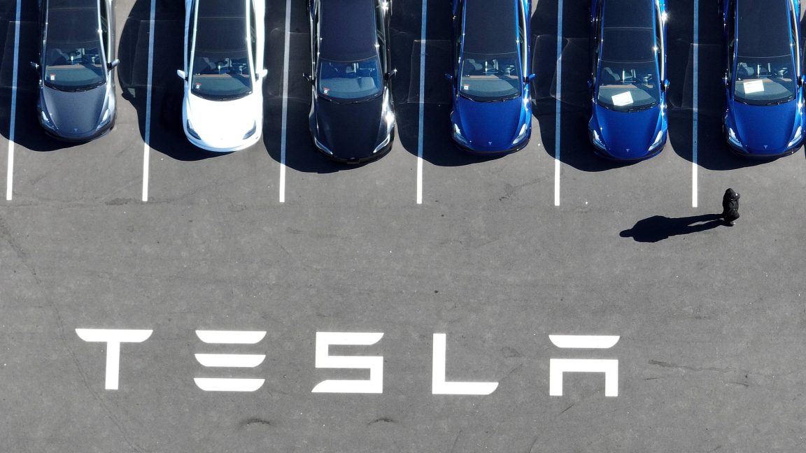 fbi-probes-arson-of-tesla-cars-and-facilities,-says-“this-is-domestic-terrorism”