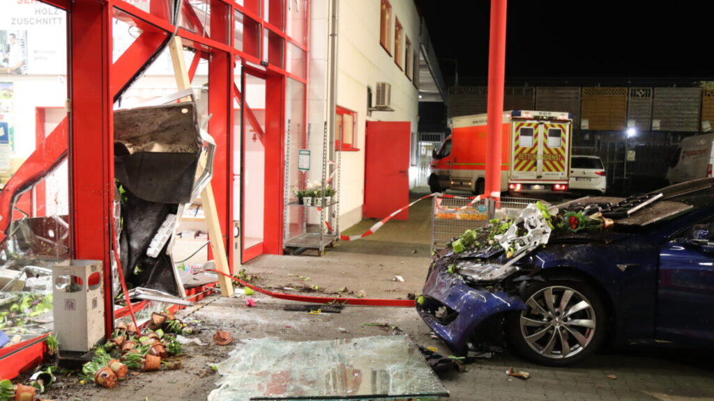 car-safety-experts-at-nhtsa,-which-regulates-tesla,-axed-by-doge