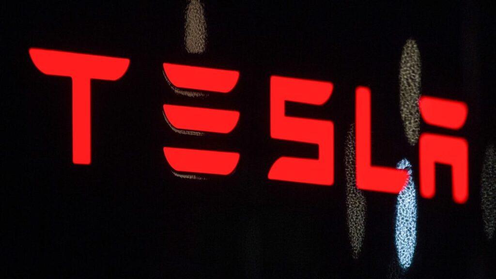 feds-charge-new-mexico-man-for-allegedly-torching-tesla-dealership