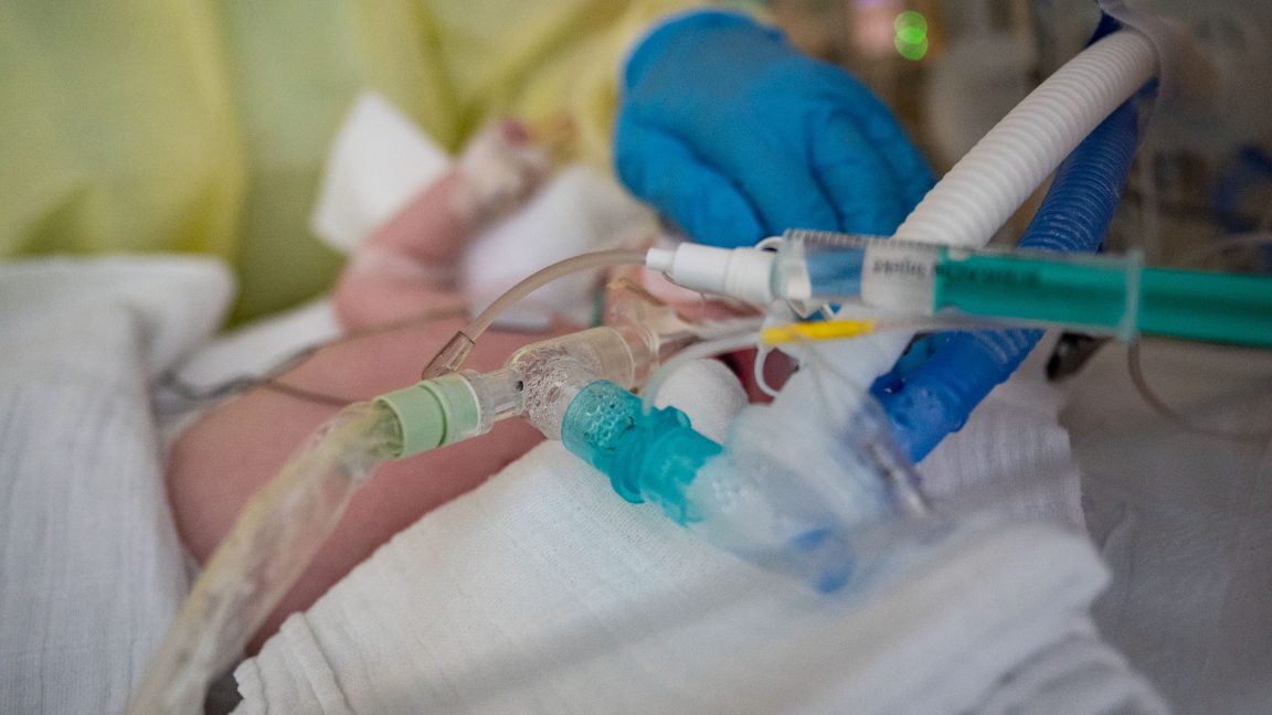 new-rsv-vaccine,-treatment-linked-to-dramatic-fall-in-baby-hospitalizations