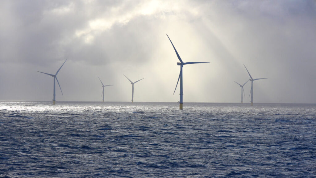 trump-admin-lifts-hold-on-offshore-wind-farm,-doesn’t-explain-why
