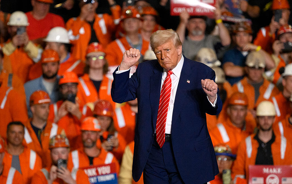 new-federal-employees-must-praise-trump-eos,-submit-to-continuous-vetting