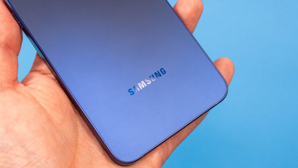 samsung-teams-up-with-glance-to-use-your-face-in-ai-generated-lock-screen-ads