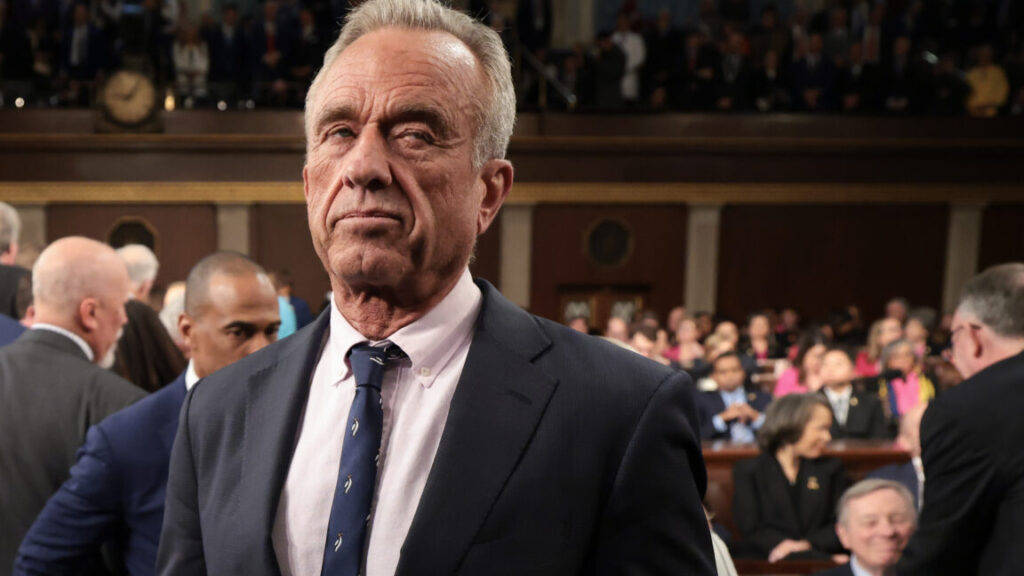 rfk-jr.-announces-8-appointees-to-cdc-vaccine-panel—they’re-not-good
