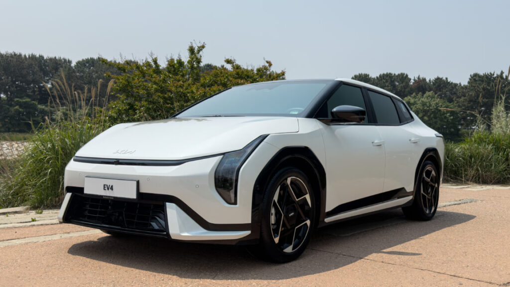 here’s-kia’s-new-small,-affordable-electric-car:-the-2026-ev4-sedan