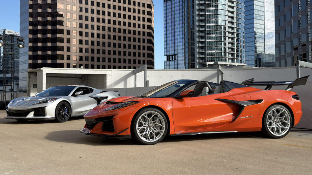 the-first-corvette-hypercar?-chevrolet’s-1,250-hp-zr1x-hybrid-breaks-cover.