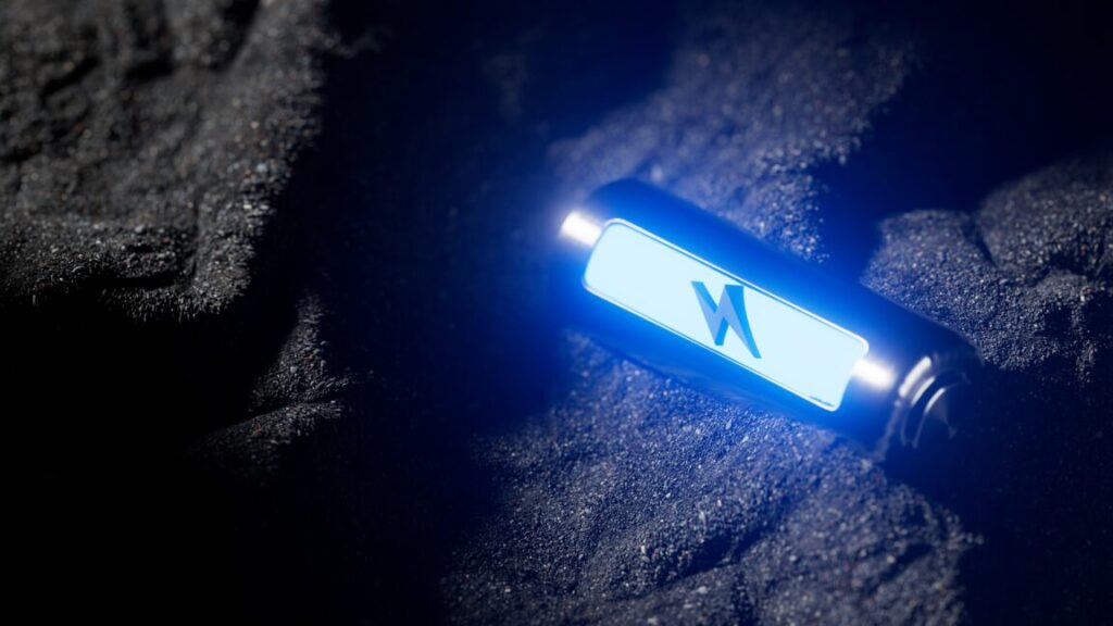researchers-develop-a-battery-cathode-material-that-does-it-all
