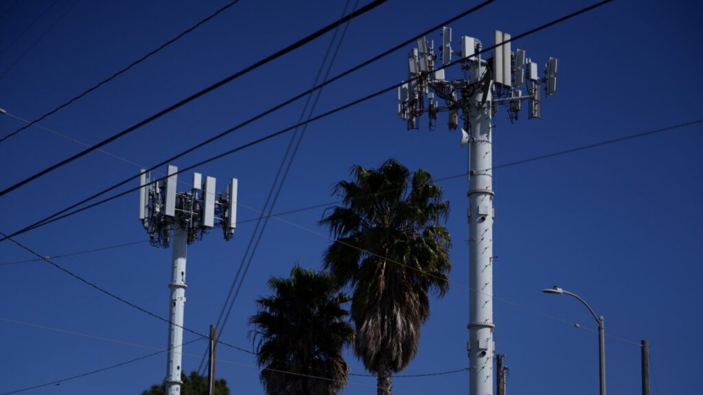 android-phones-could-soon-warn-you-of-“stingrays”-snooping-on-your-communications