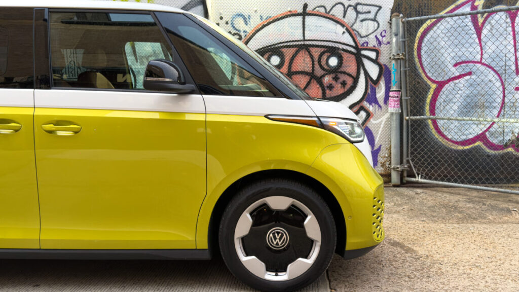 2025-vw-id-buzz-review:-if-you-want-an-electric-minivan,-this-is-it