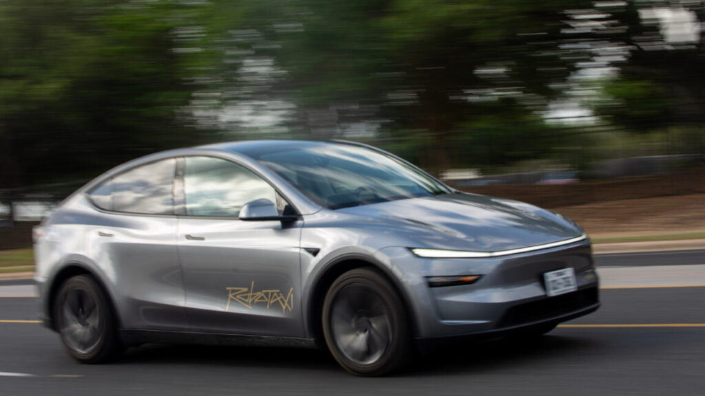 tesla-skepticism-continues-to-grow,-robotaxi-demo-fails-to-impress-austin