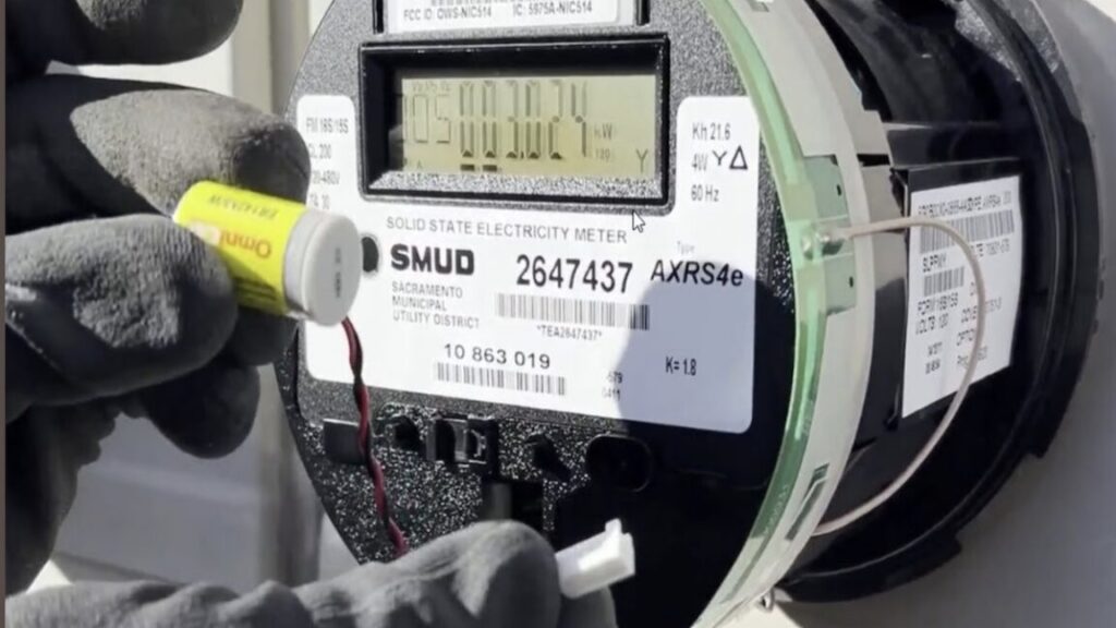 a-power-utility-is-reporting-suspected-pot-growers-to-cops-eff-says-that’s-illegal.