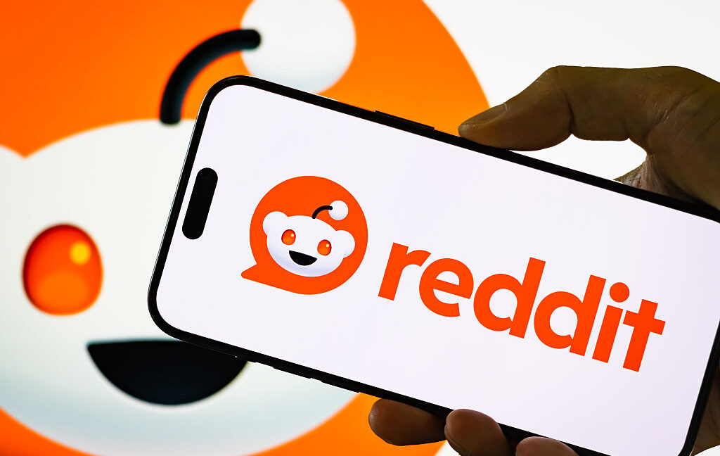 reddit-blocks-internet-archive-to-end-sneaky-ai-scraping