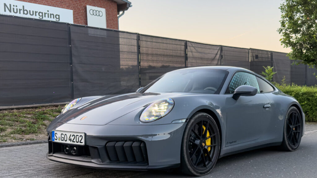 porsche’s-best-daily-driver-911?-the-2025-carrera-gts-t-hybrid-review.