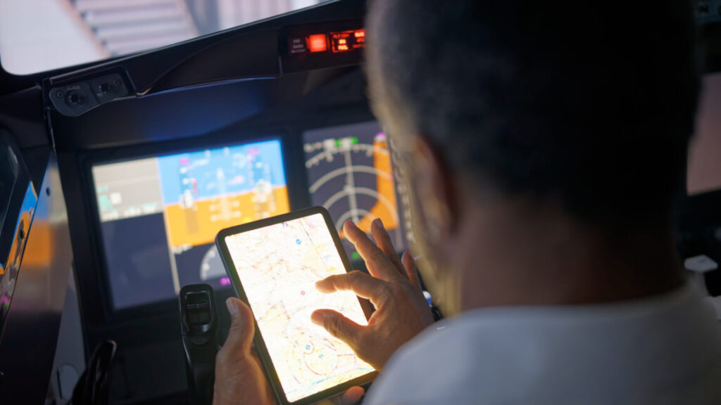 “get-off-the-ipad!”-warns-air-traffic-control-as-spirit-flight-nears-air-force-one