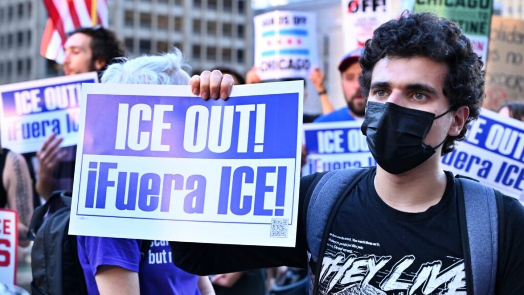 apple-removes-iceblock,-won’t-allow-apps-that-report-locations-of-ice-agents