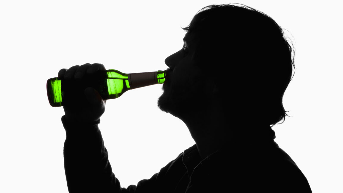 man-gets-drunk,-wakes-up-with-a-medical-mystery-that-nearly-kills-him