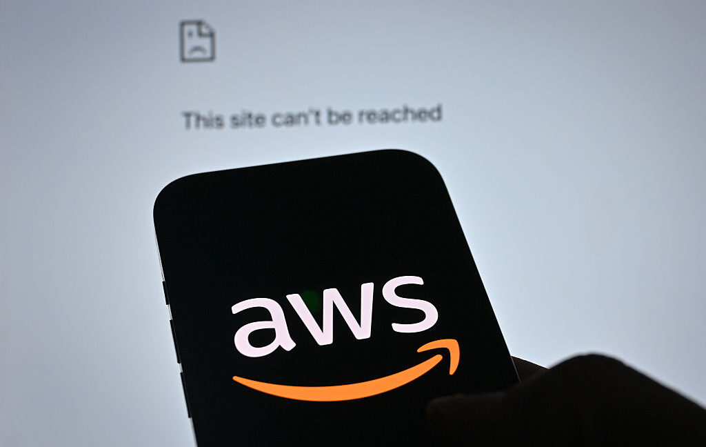 amazon’s-dns-problem-knocked-out-half-the-web,-likely-costing-billions