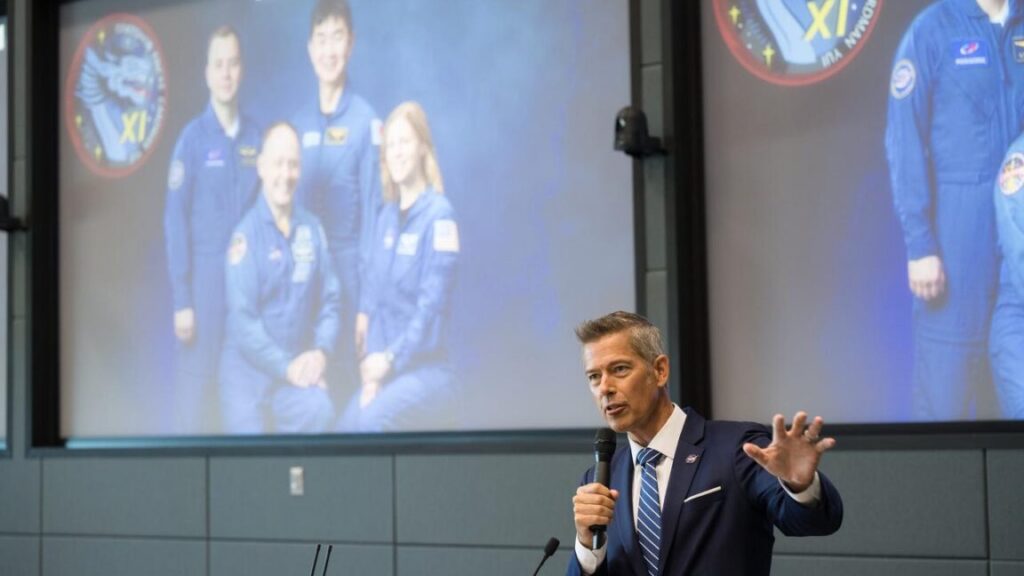 why-did-nasa’s-chief-just-shake-up-the-agency’s-plans-to-land-on-the-moon?