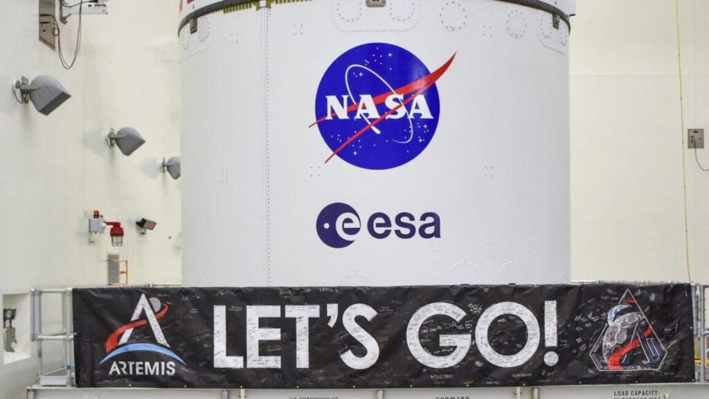 nasa-races-to-keep-artemis-ii-on-schedule,-even-when-workers-aren’t-being-paid