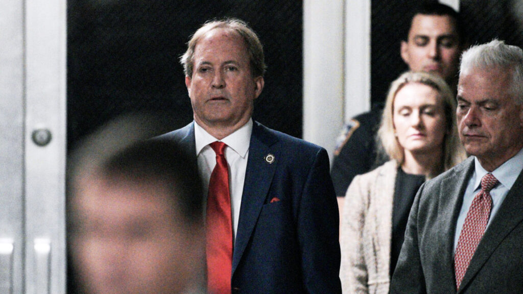 if-things-in-america-weren’t-stupid-enough,-texas-is-suing-tylenol-maker