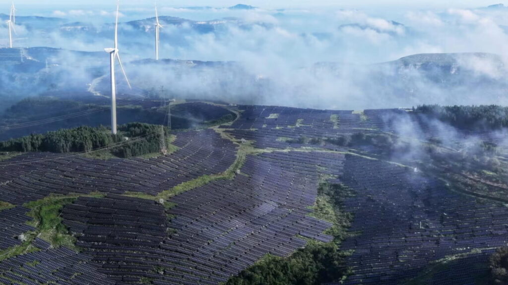 falling-panel-prices-lead-to-global-solar-boom,-except-for-the-us