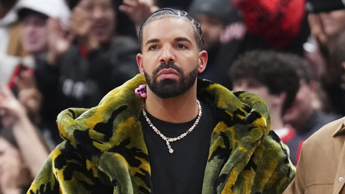 real-humans-don’t-stream-drake-songs-23-hours-a-day,-rapper-suing-spotify-says
