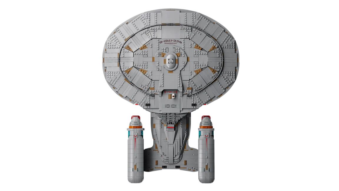 lego-boldly-goes-into-the-star-trek-universe-with-$400,-3,600-piece-enterprise-d