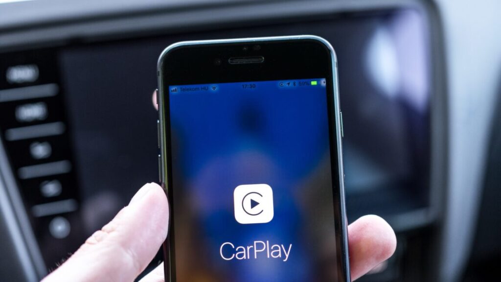 after-years-of-saying-no,-tesla-reportedly-adding-apple-carplay-to-its-cars