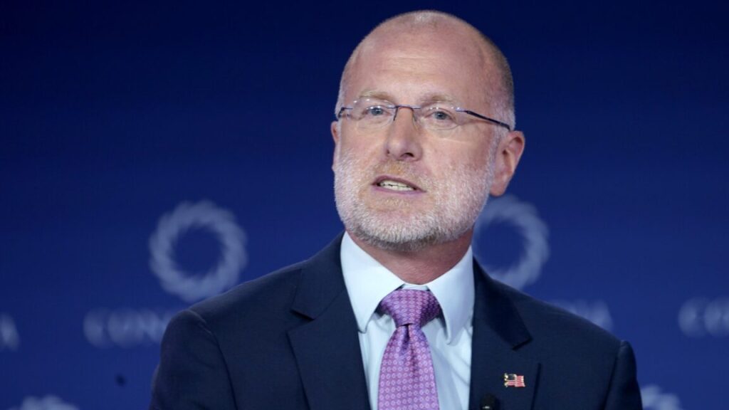 “how-about-no”:-fcc-boss-brendan-carr-says-he-won’t-end-news-distortion-probes