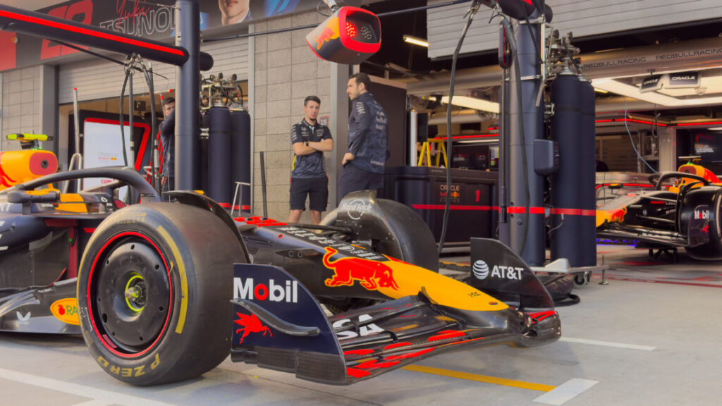data-driven-sport:-how-oracle-red-bull-racing-and-at&t-move-terabytes-of-f1-info