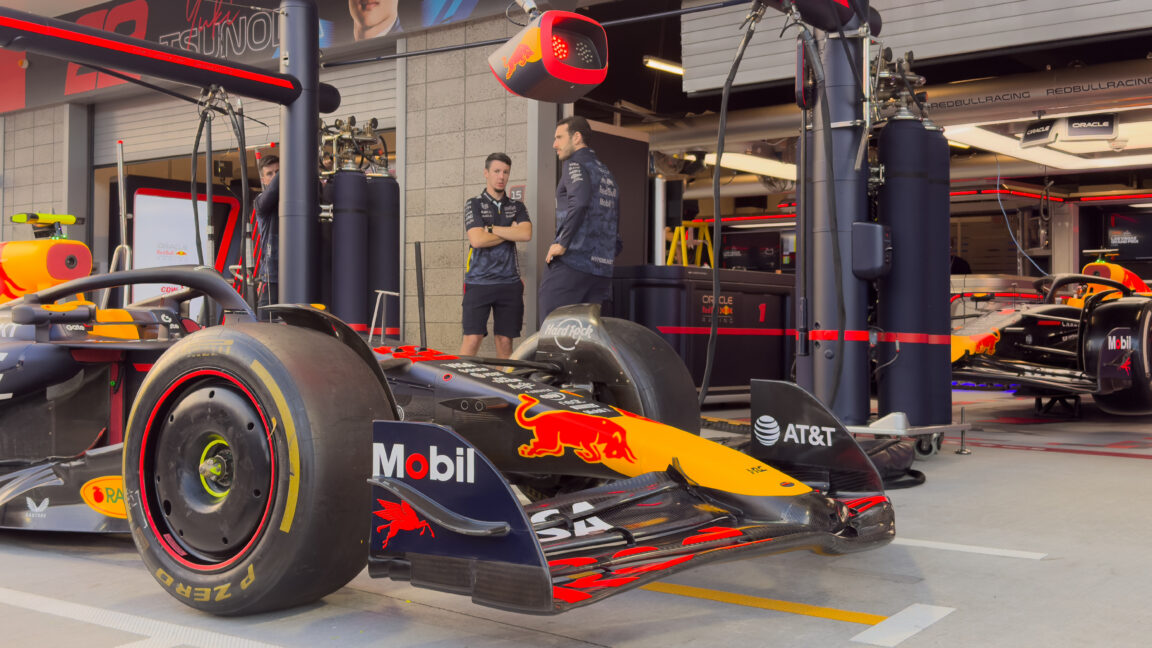 data-driven-sport:-how-oracle-red-bull-racing-and-at&t-move-terabytes-of-f1-info