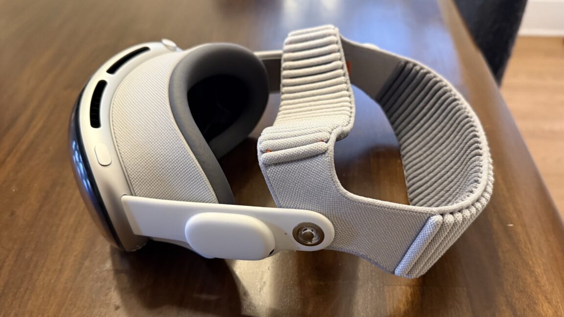 vision-pro-m5-review:-it’s-time-for-apple-to-make-some-tough-choices