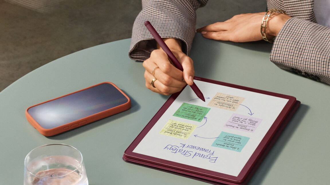 kindle-scribe-colorsoft-brings-color-e-ink-to-amazon’s-11-inch-e-reader