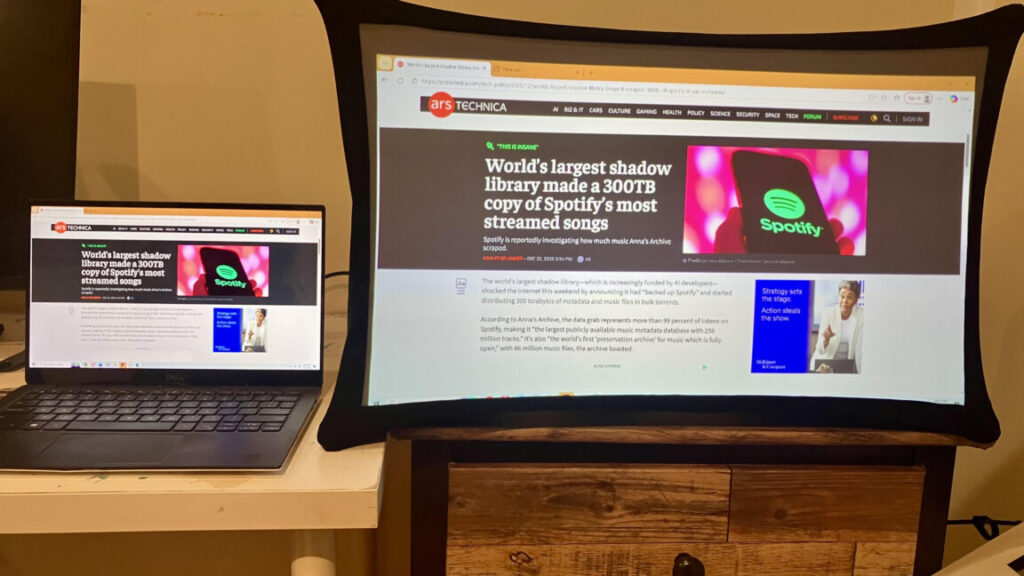 the-splay-is-a-subpar-monitor-but-an-exciting-portable-projector 