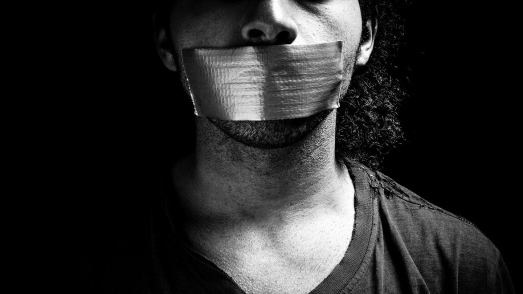 the-science-of-how-(and-when)-we-decide-to-speak-out—or-self-censor