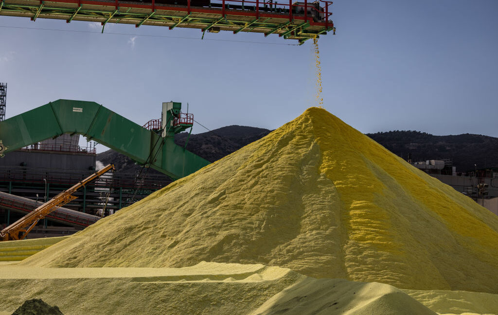 new-battery-idea-gets-lots-of-power-out-of-unusual-sulfur-chemistry