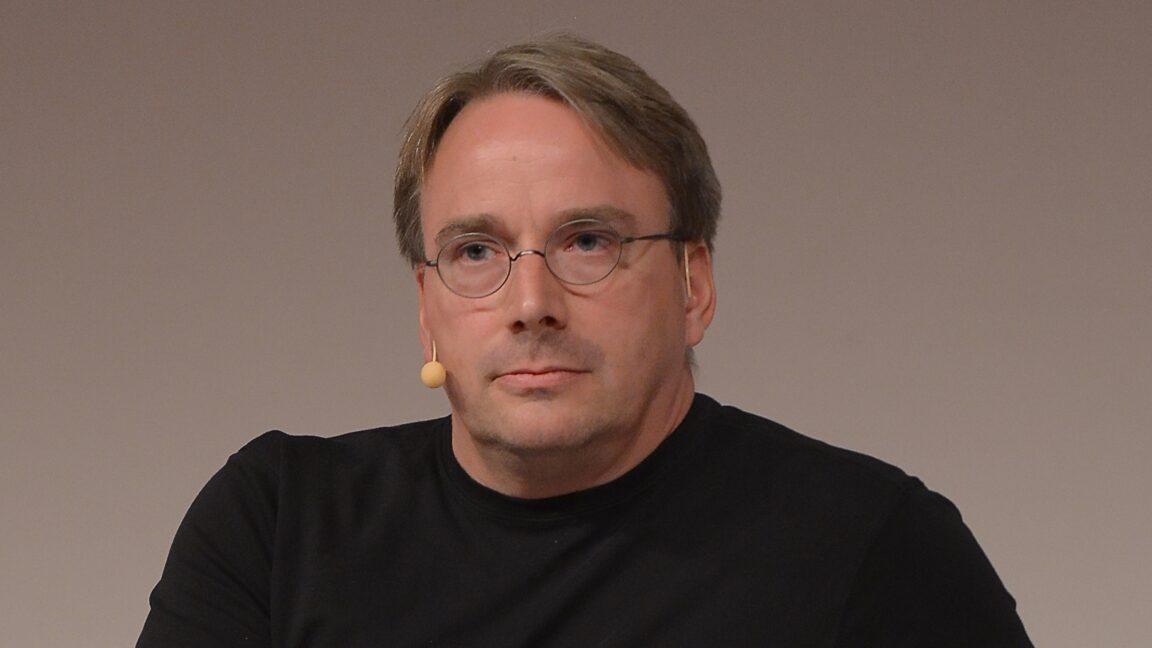 even-linus-torvalds-is-trying-his-hand-at-vibe-coding-(but-just-a-little)