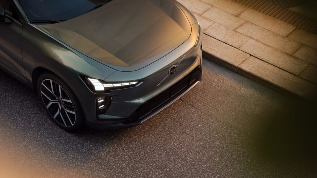 here’s-volvo’s-new-ex60-$60,000-electric-midsize-suv