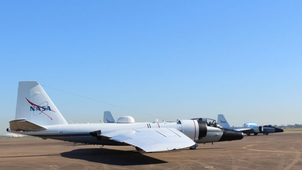 a-wb-57-pilot-just-made-a-heroic-landing-in-houston-after-its-landing-gear-failed