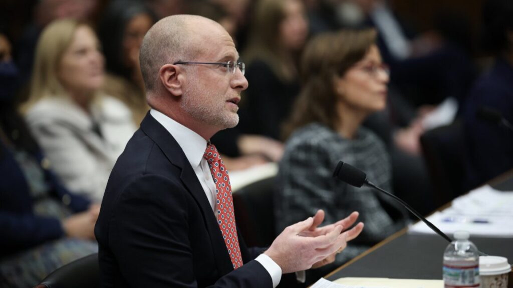 fcc-aims-to-ensure-“only-living-and-lawful-americans”-get-lifeline-benefits