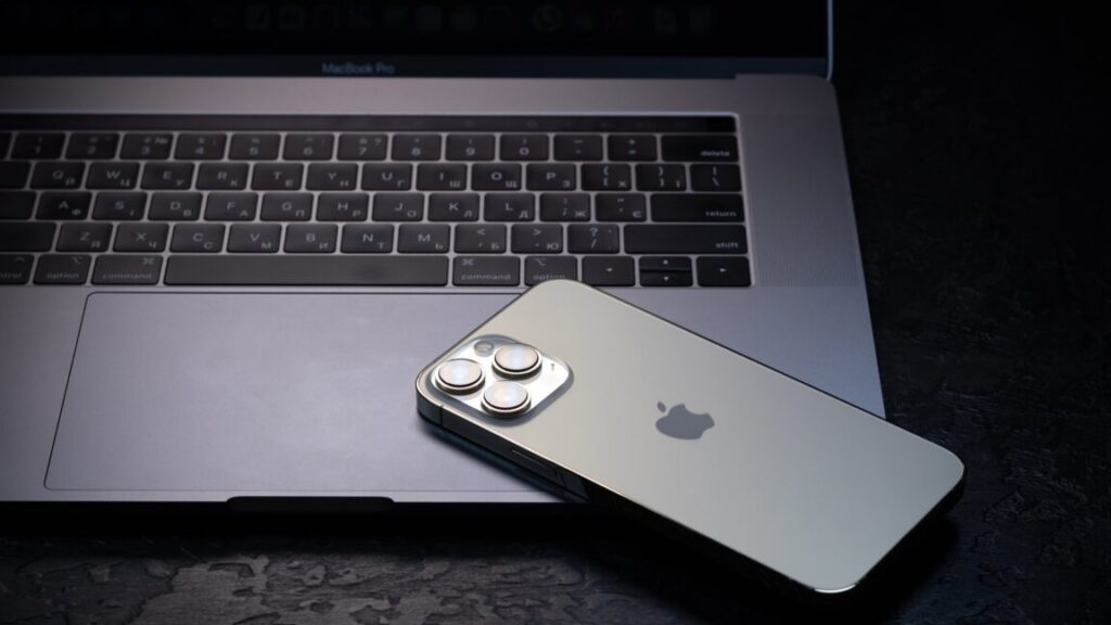 fbi-stymied-by-apple’s-lockdown-mode-after-seizing-journalist’s-iphone