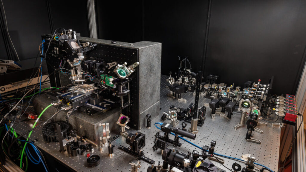 microsoft’s-new-10,000-year-data-storage-medium:-glass