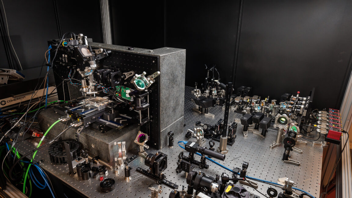 microsoft’s-new-10,000-year-data-storage-medium:-glass