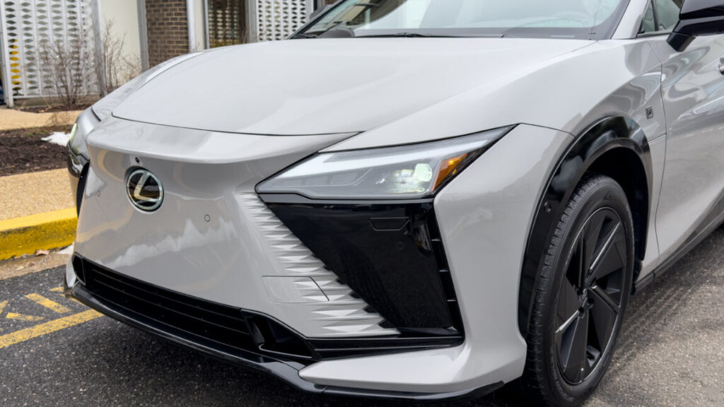 2026-lexus-rz-550e-review:-likable,-but-it-needs-improvement